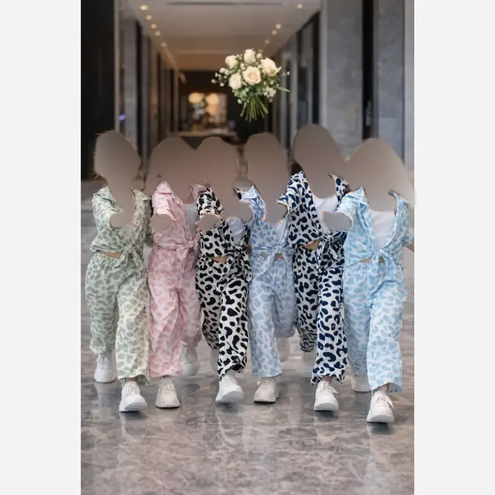 ست سه تیکه دخترانه شومیز گره ای تاپ و شلوار نیم بگ طرح پلنگی