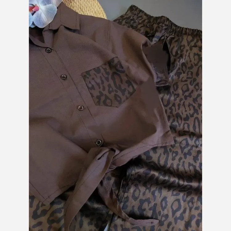 ست سه تیکه دخترانه شومیز گره ای تاپ و شلوار نیم بگ طرح پلنگی