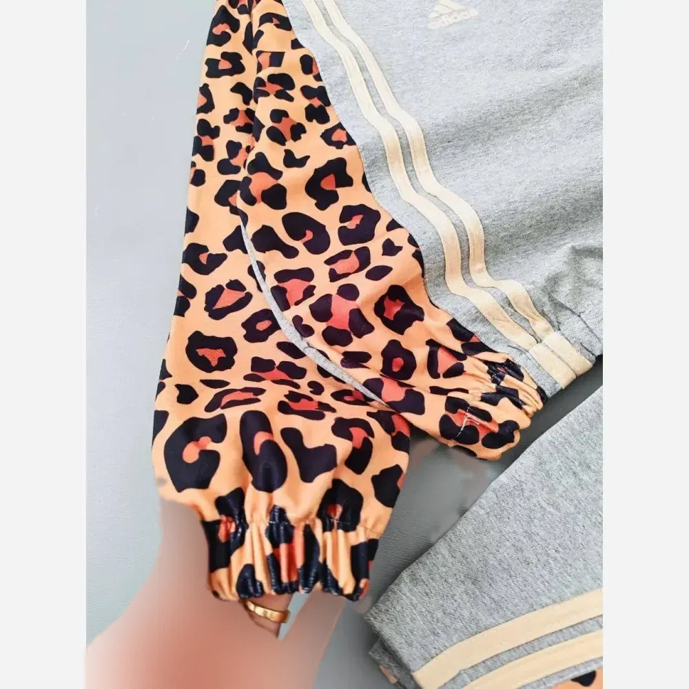 ست بلوز و شلوار بگ دورس ملانژ طرح پلنگی بچهگانه سایز 55 و 60